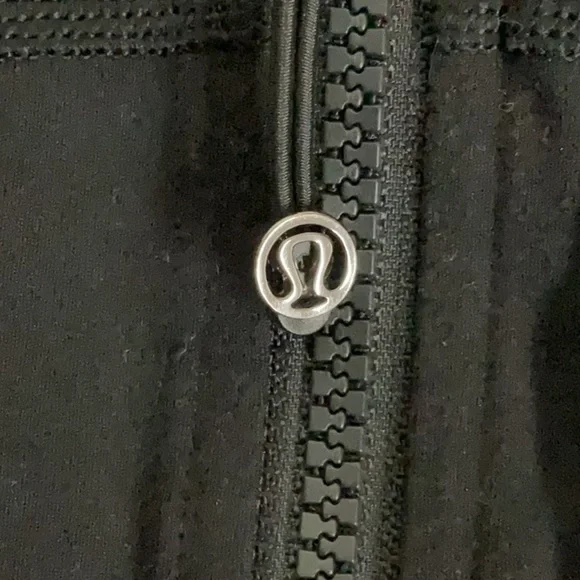EUC woman’s Lululemon zip up jacket - Picture 3 of 7